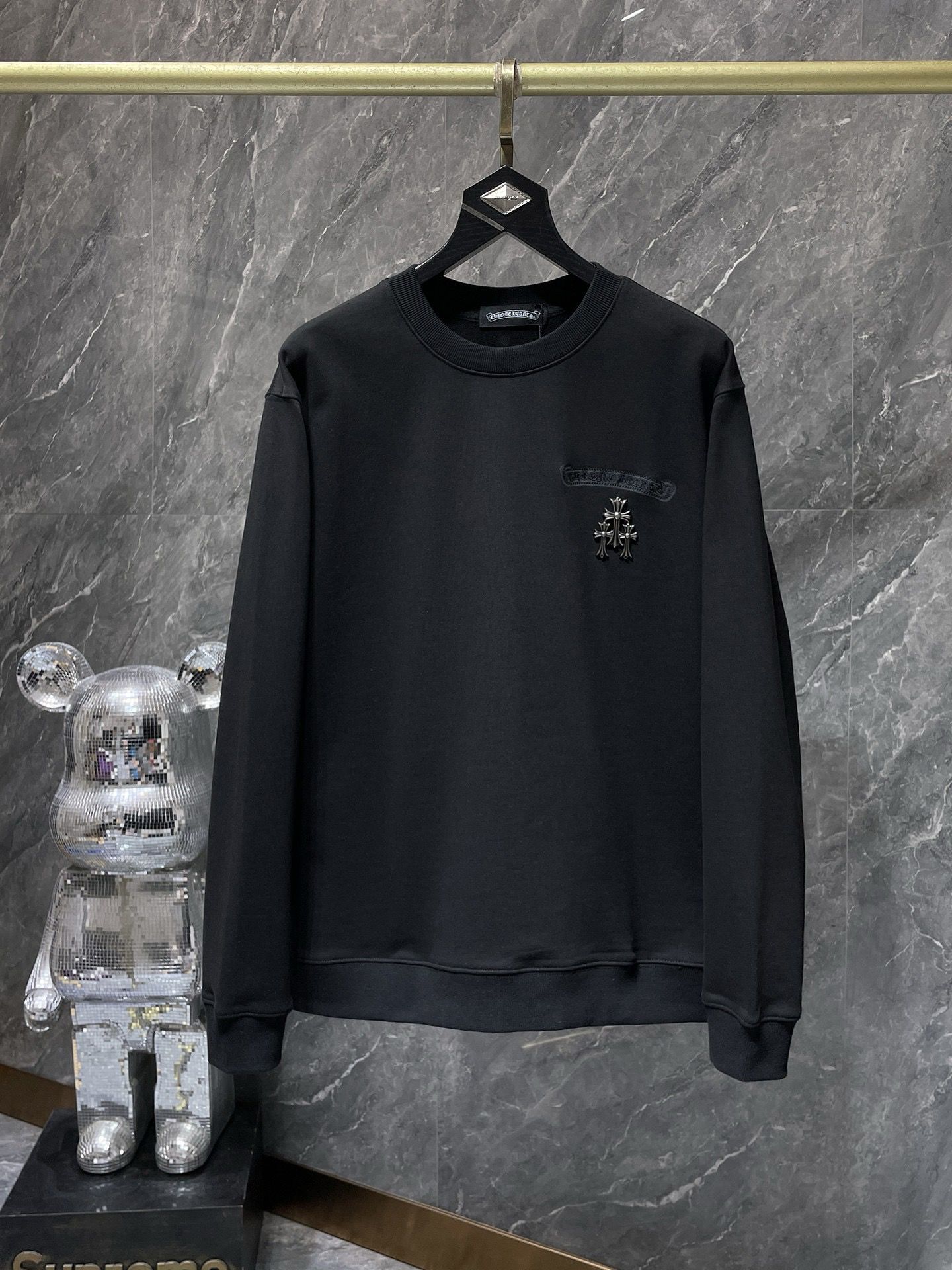 High quality metal logo crewneck