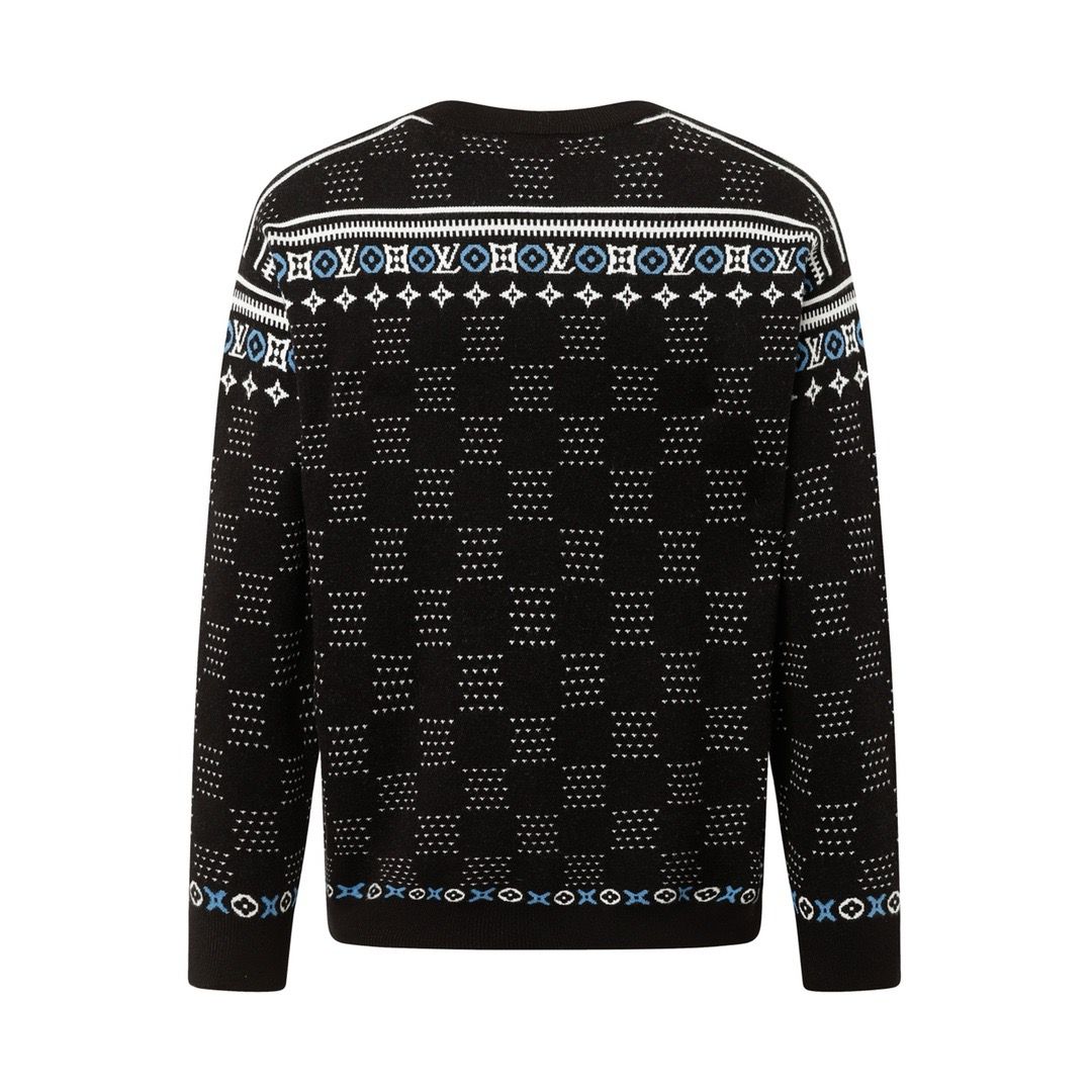 1:1 New black sweater
