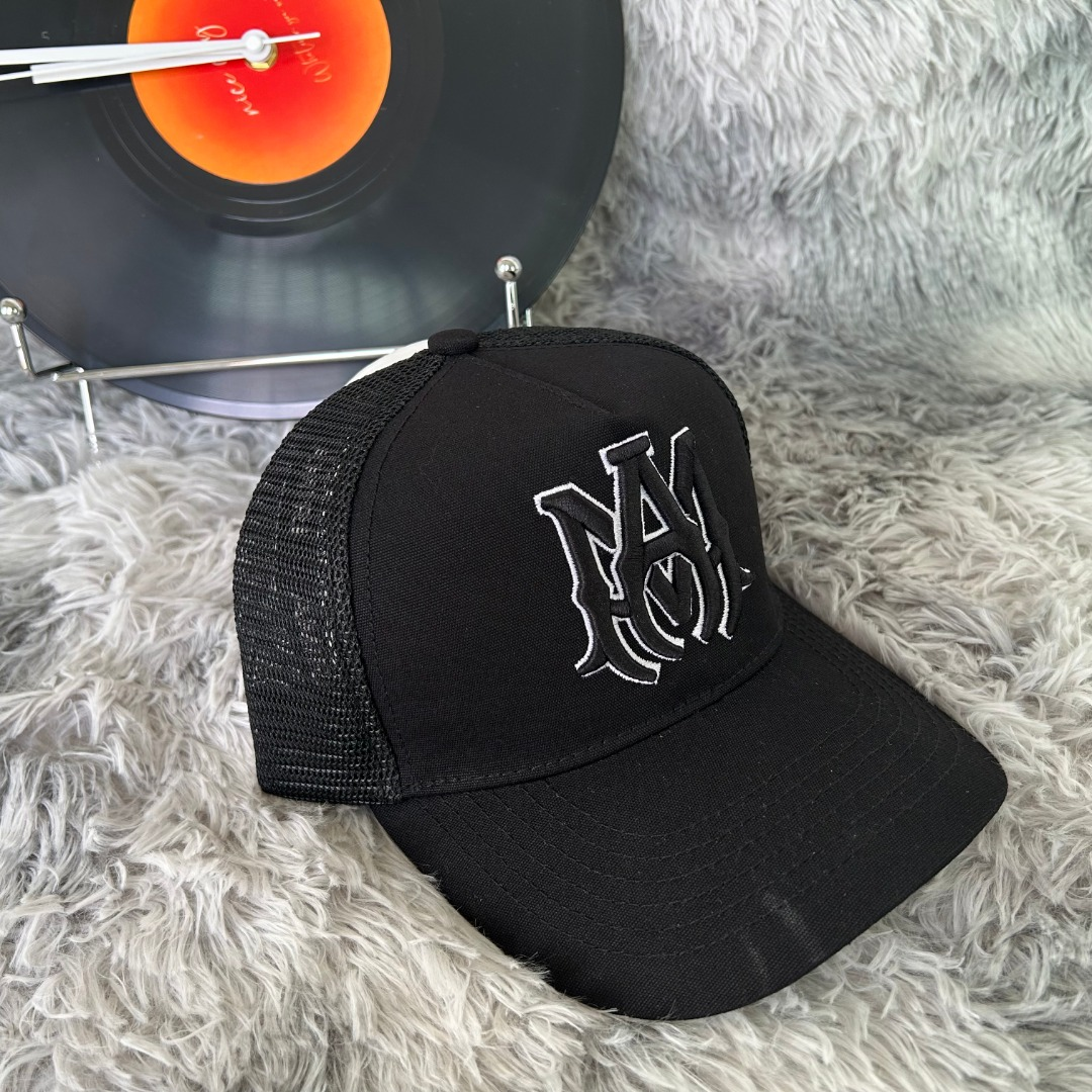Big Letter black cap