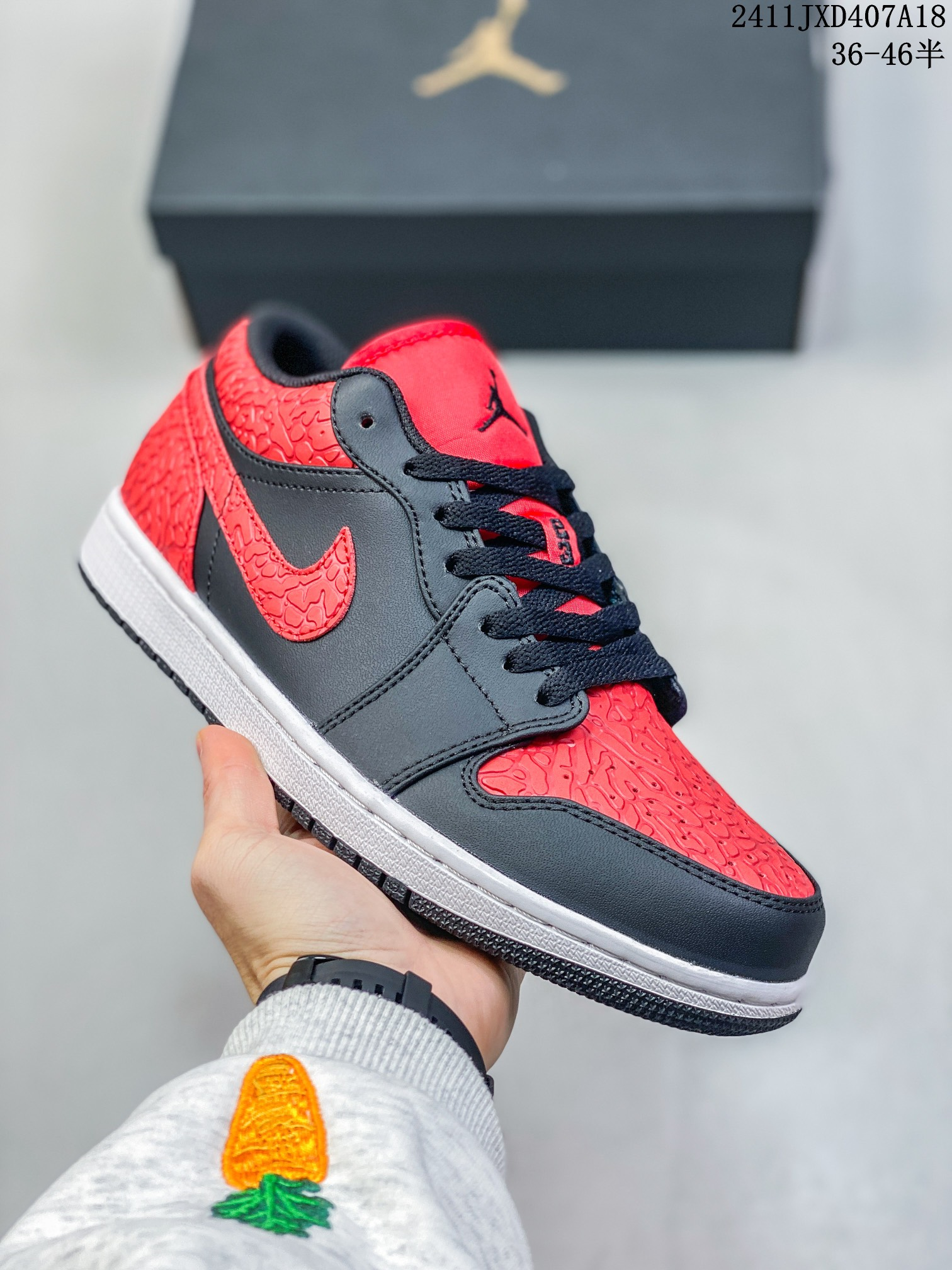 Retro Travis Scott x Jordan Air Jordan 1 Low Red and black crack