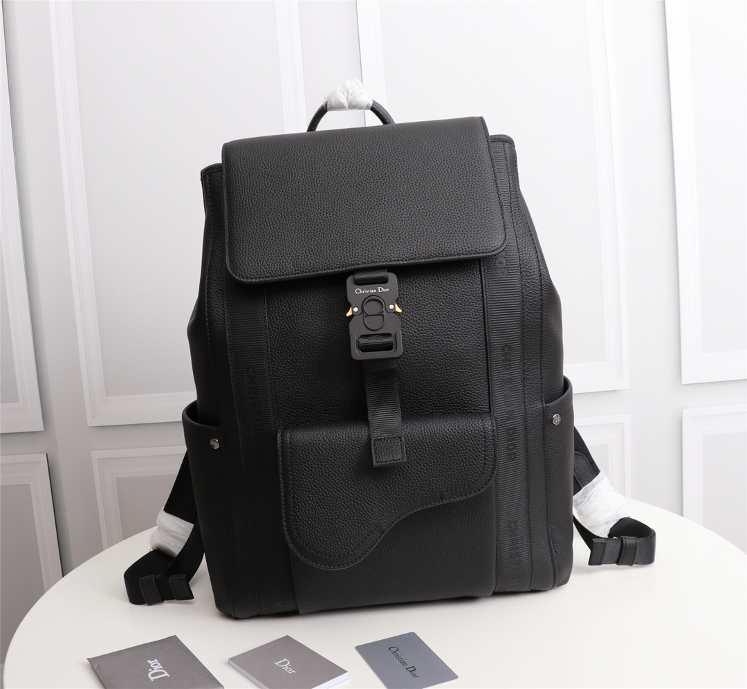 1:1 Black grain cow-leather flap backpack