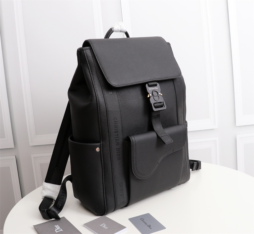 1:1 Black grain cow-leather flap backpack