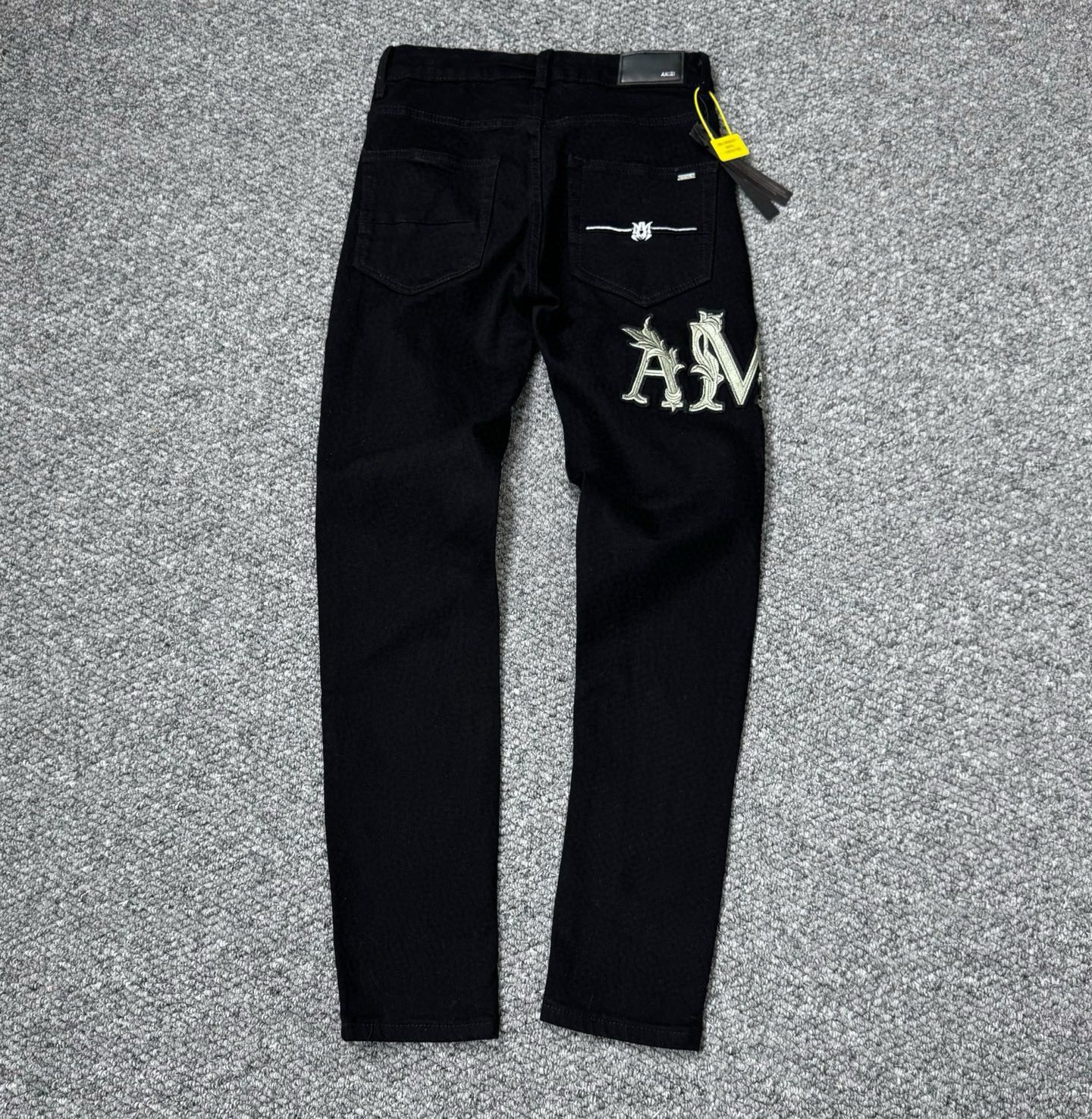 New released washing black ripped jeans