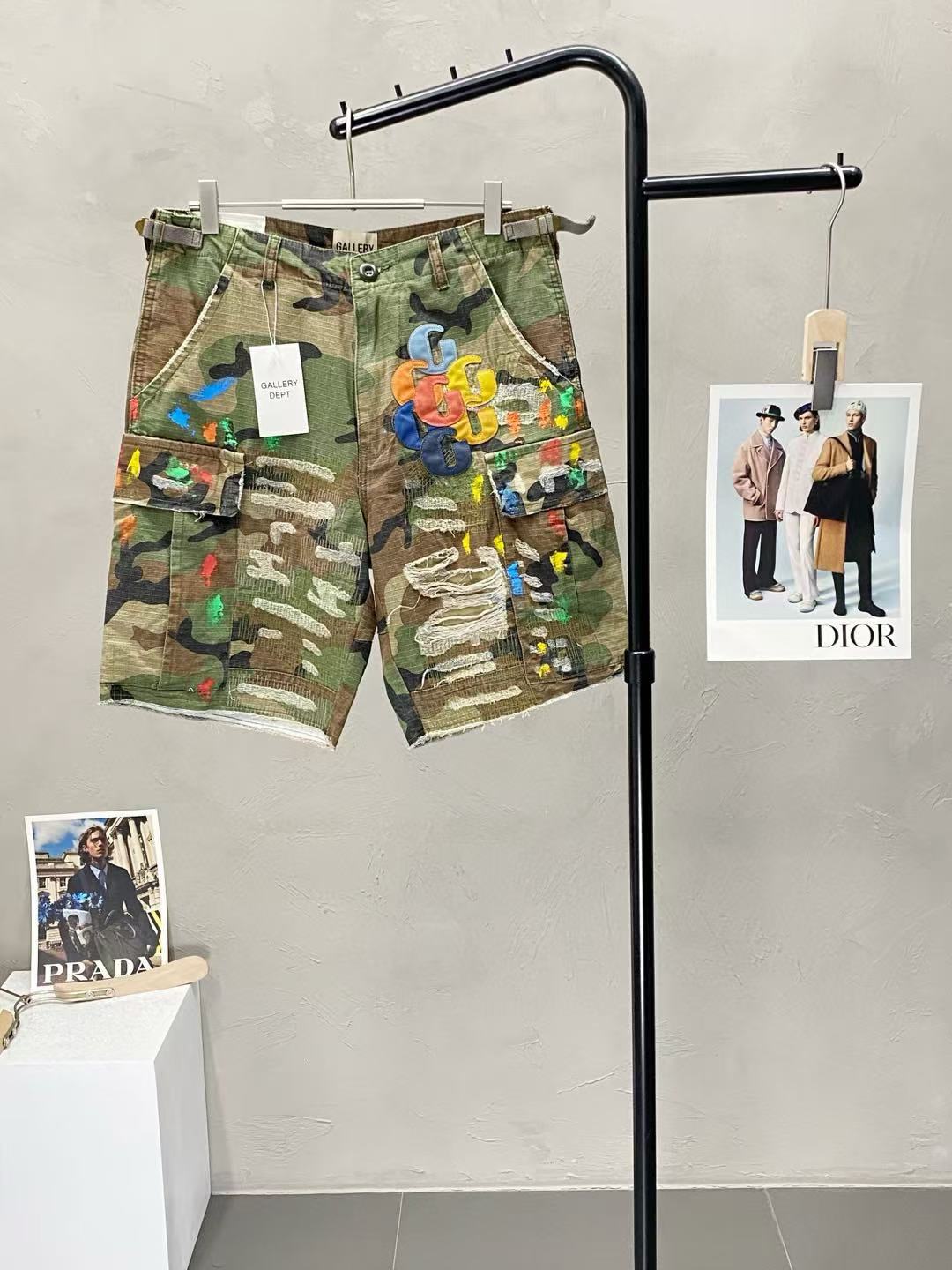 New green came patch denim short