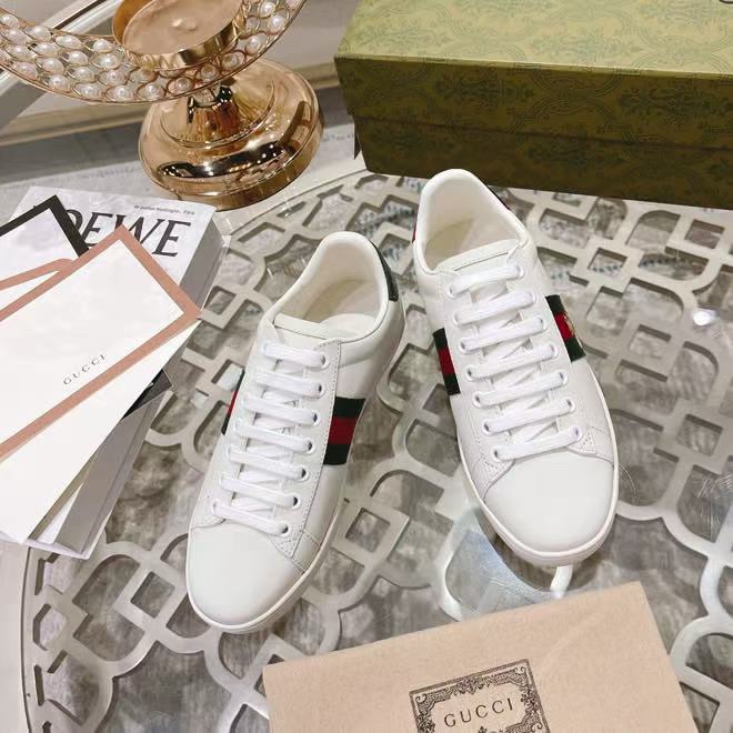1:1 top quality embroidery butterfly sneaker