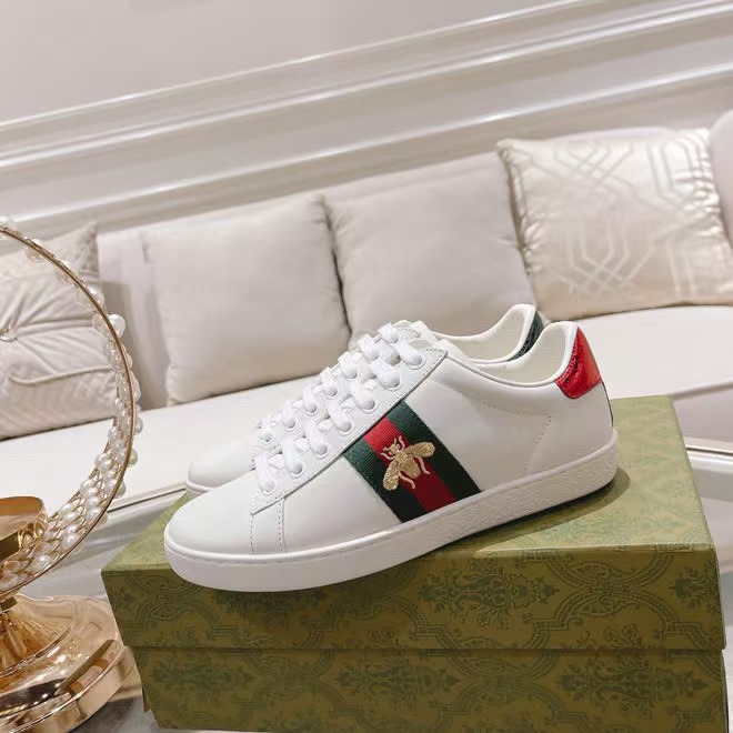1:1 top quality embroidery butterfly sneaker