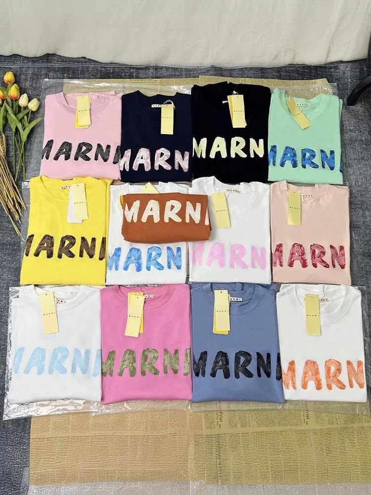 Ice cream-colored T-shirt