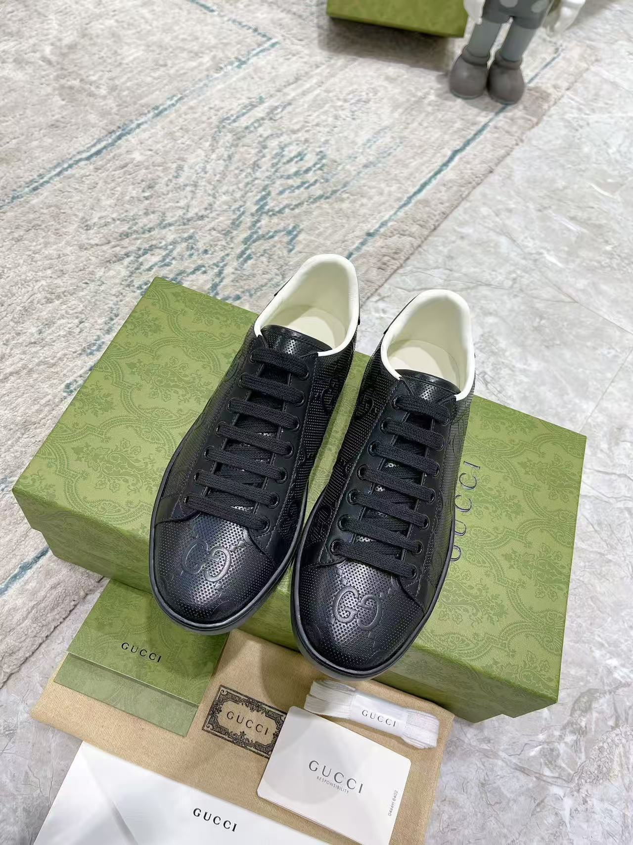 1:1 top quality ACE Embossed dark-patterned sneakers