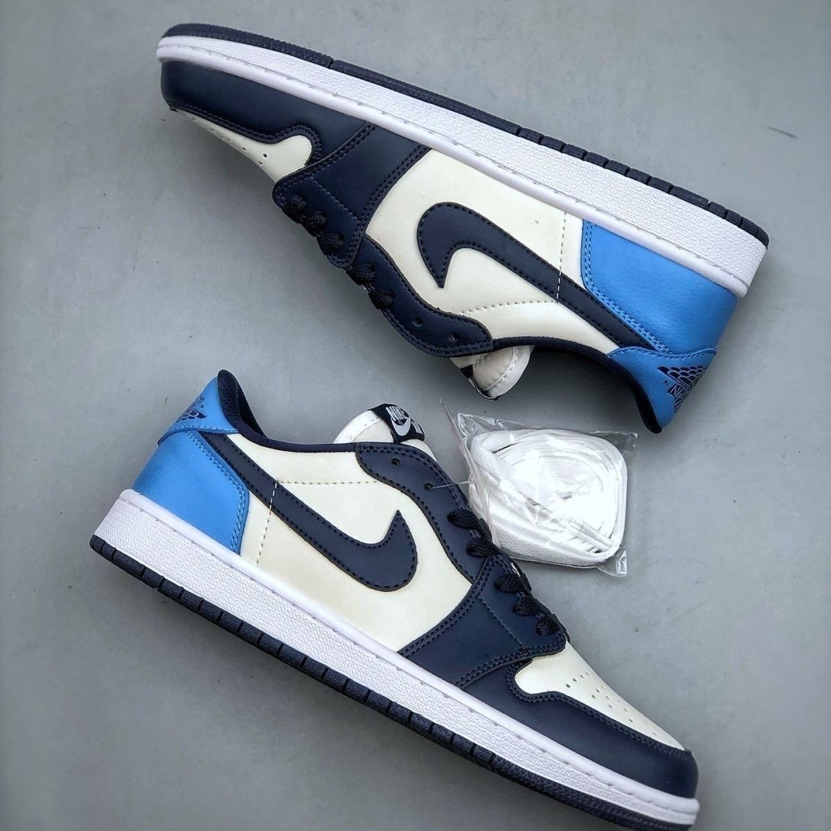 Obsidian retro sneakers AJ1 low navy blue