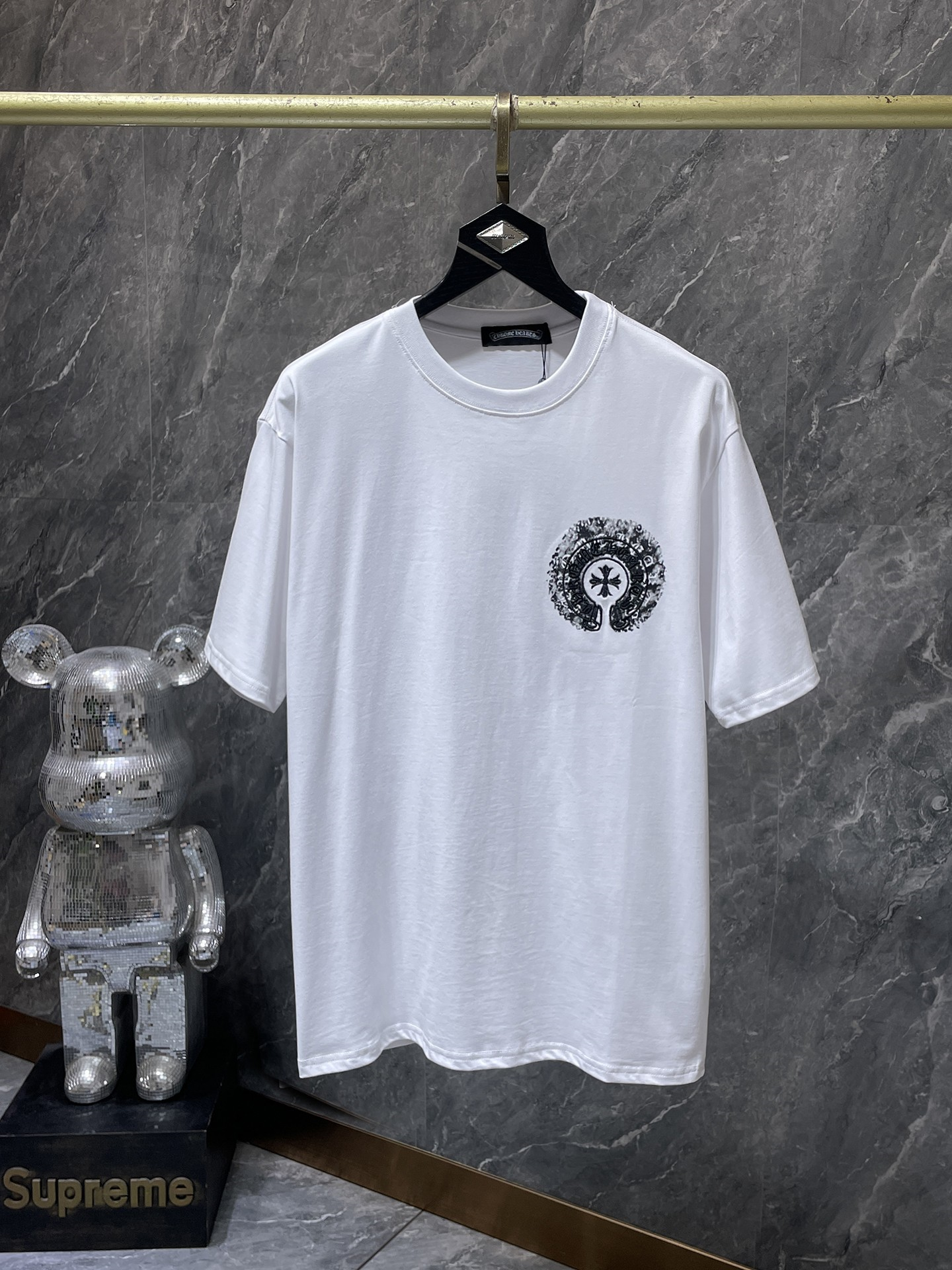 Colorful double shadow horseshoe cross embroidery with ink splashing Tshirt