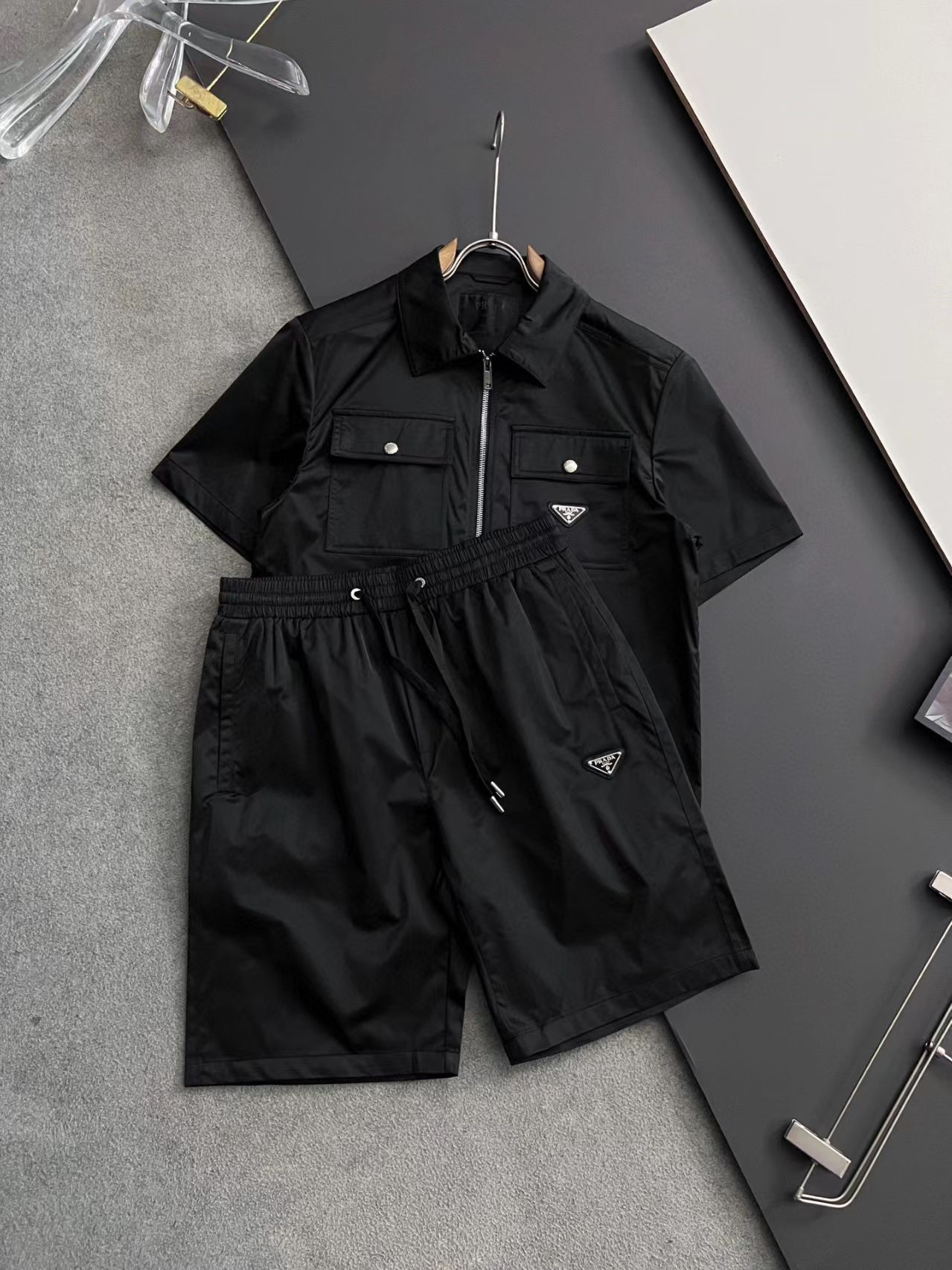 25SS Spring Summer Metal Logo Men's Casual Fashion Short-Sleeved Shirt and Shorts Set