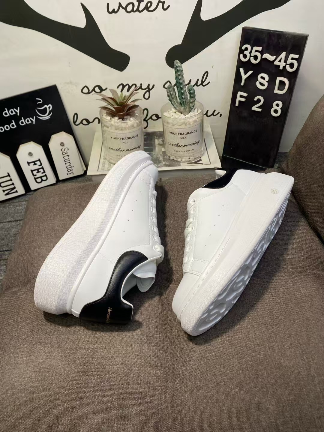 1：1 New arrival black and white neakers