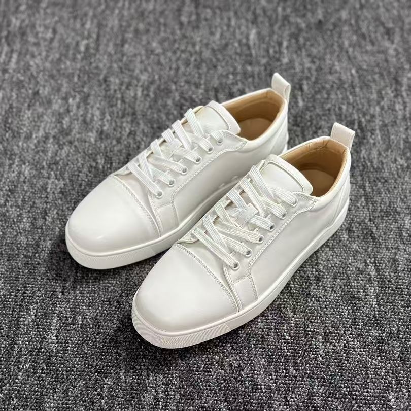 New arrival white ssneakers red button