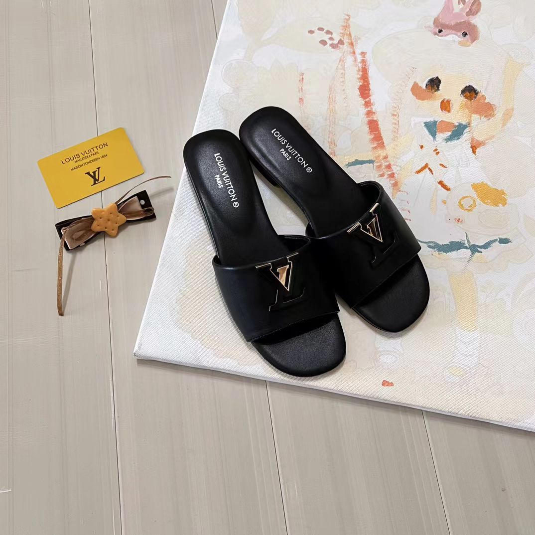 New lady's leather slides