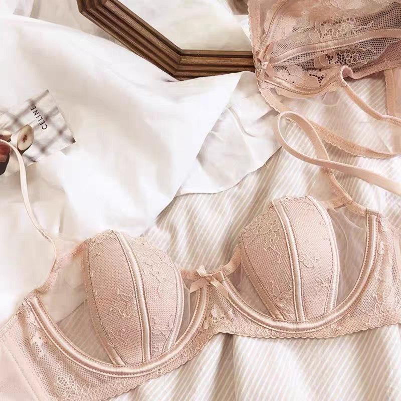 Embroidered lace underwire mesh bra