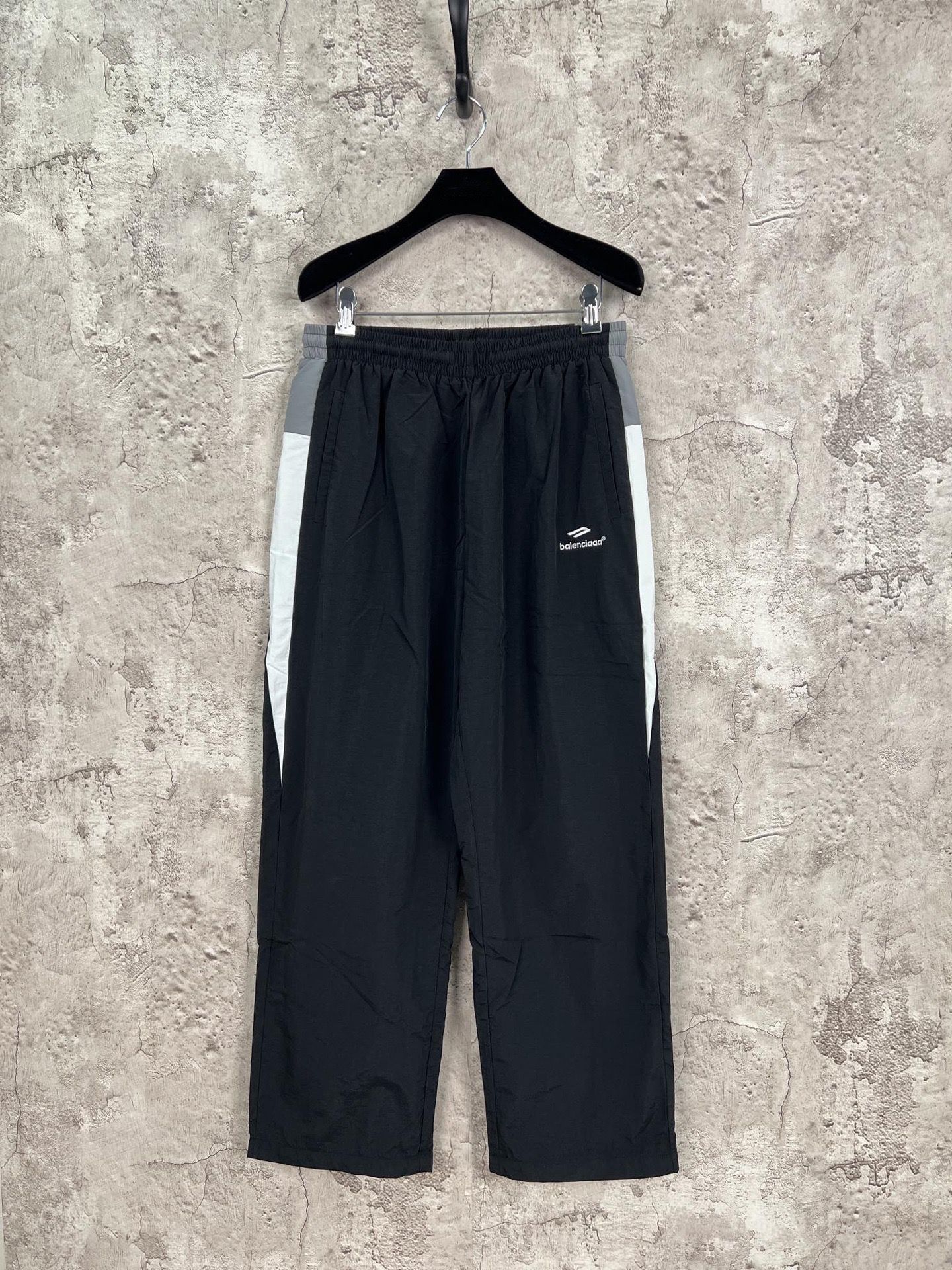 1:1 classic embroidery sports tracksuit