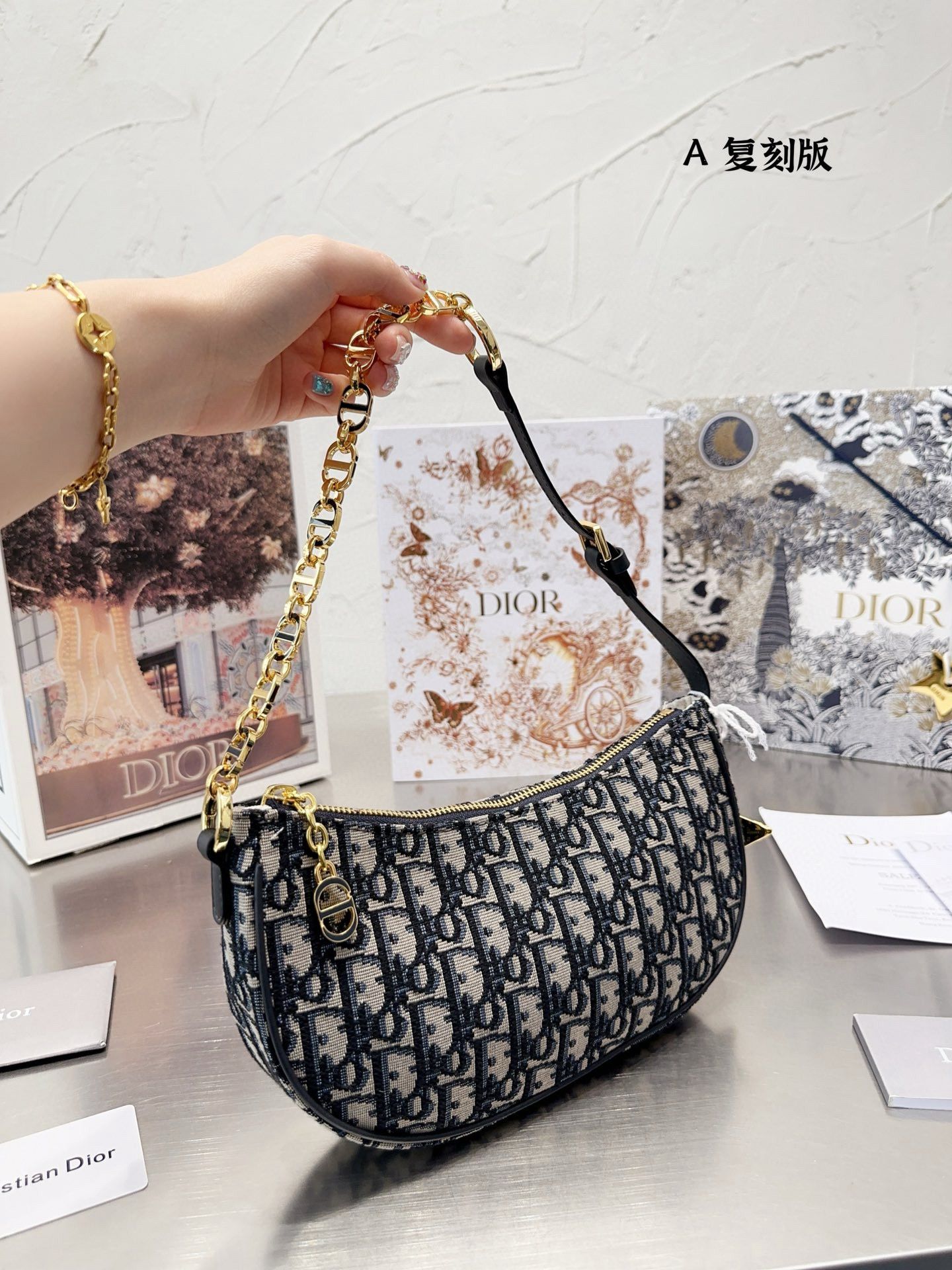 Full logo lady handbag