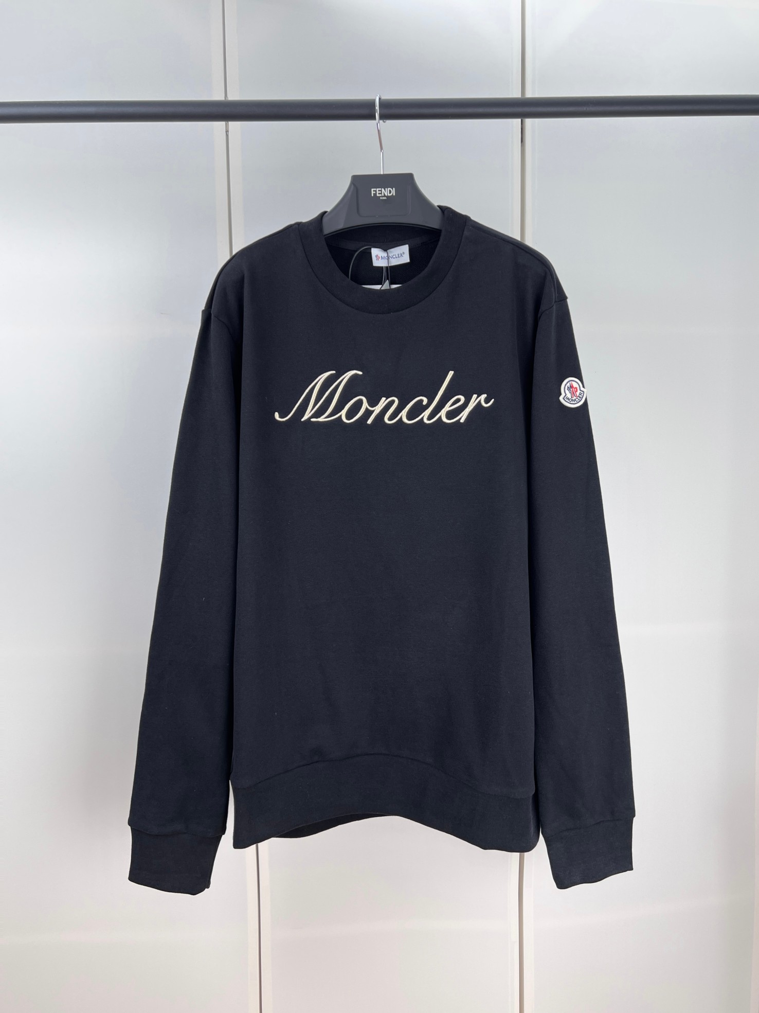 New releasing Letter Embroidery Sleeve Cap Sweater