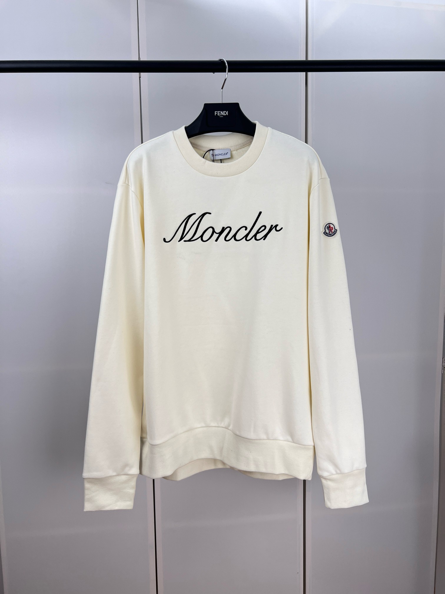 New releasing Letter Embroidery Sleeve Cap Sweater