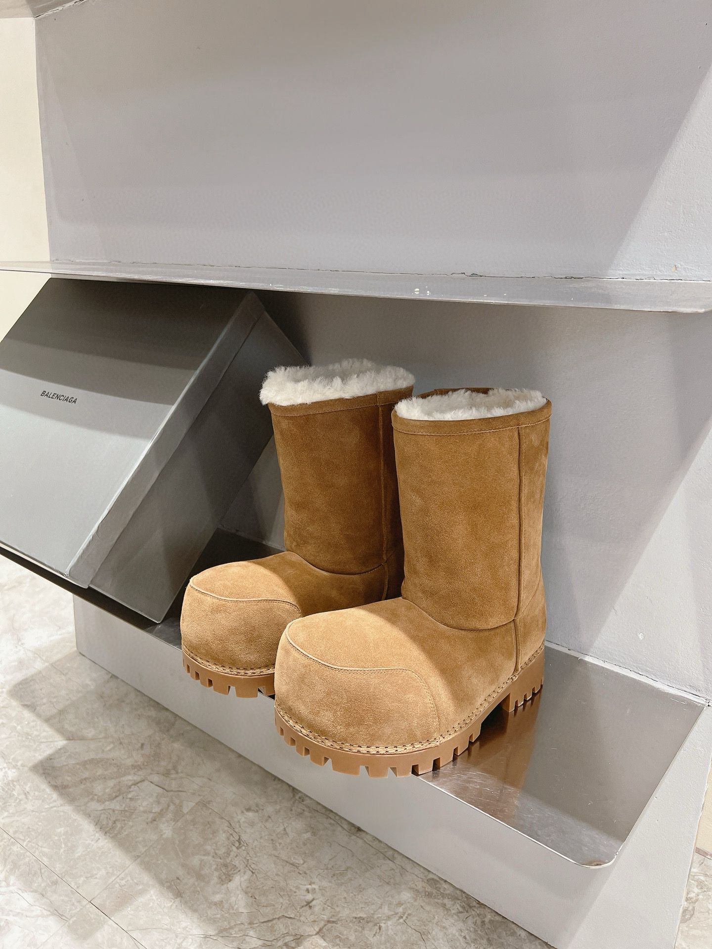1:1 brown color boot