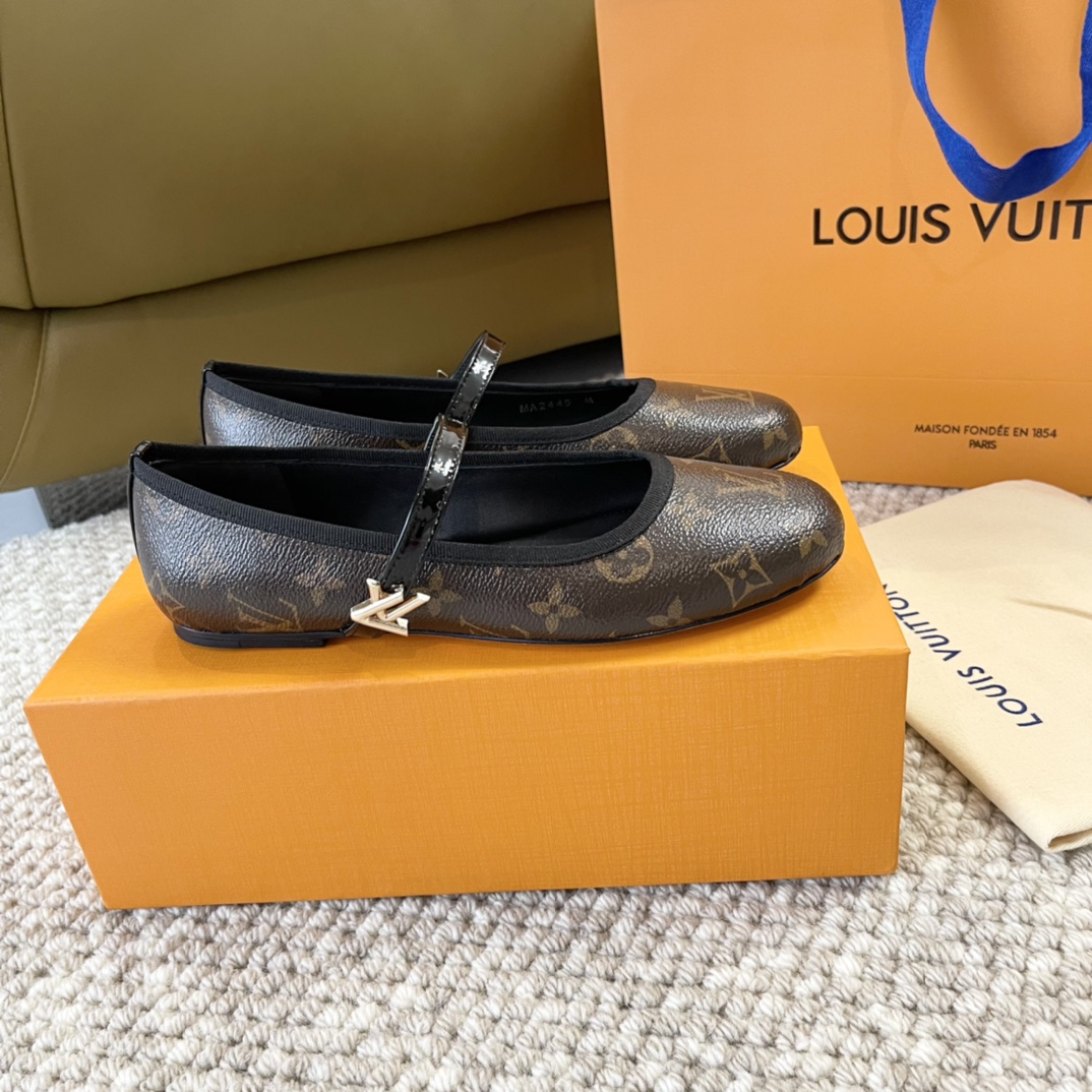 25SS 1:1 Romy series ballet flat metal letter buckle round toe shoes