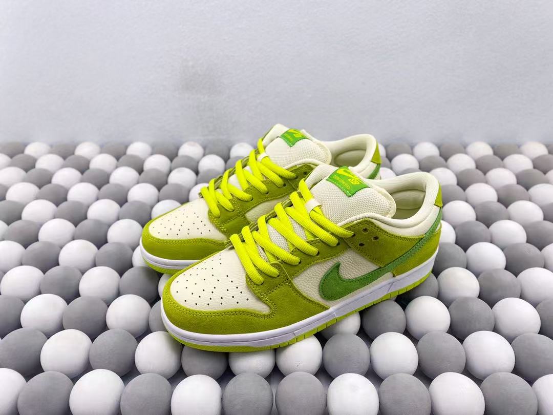 NK Dunk Low White green green apple