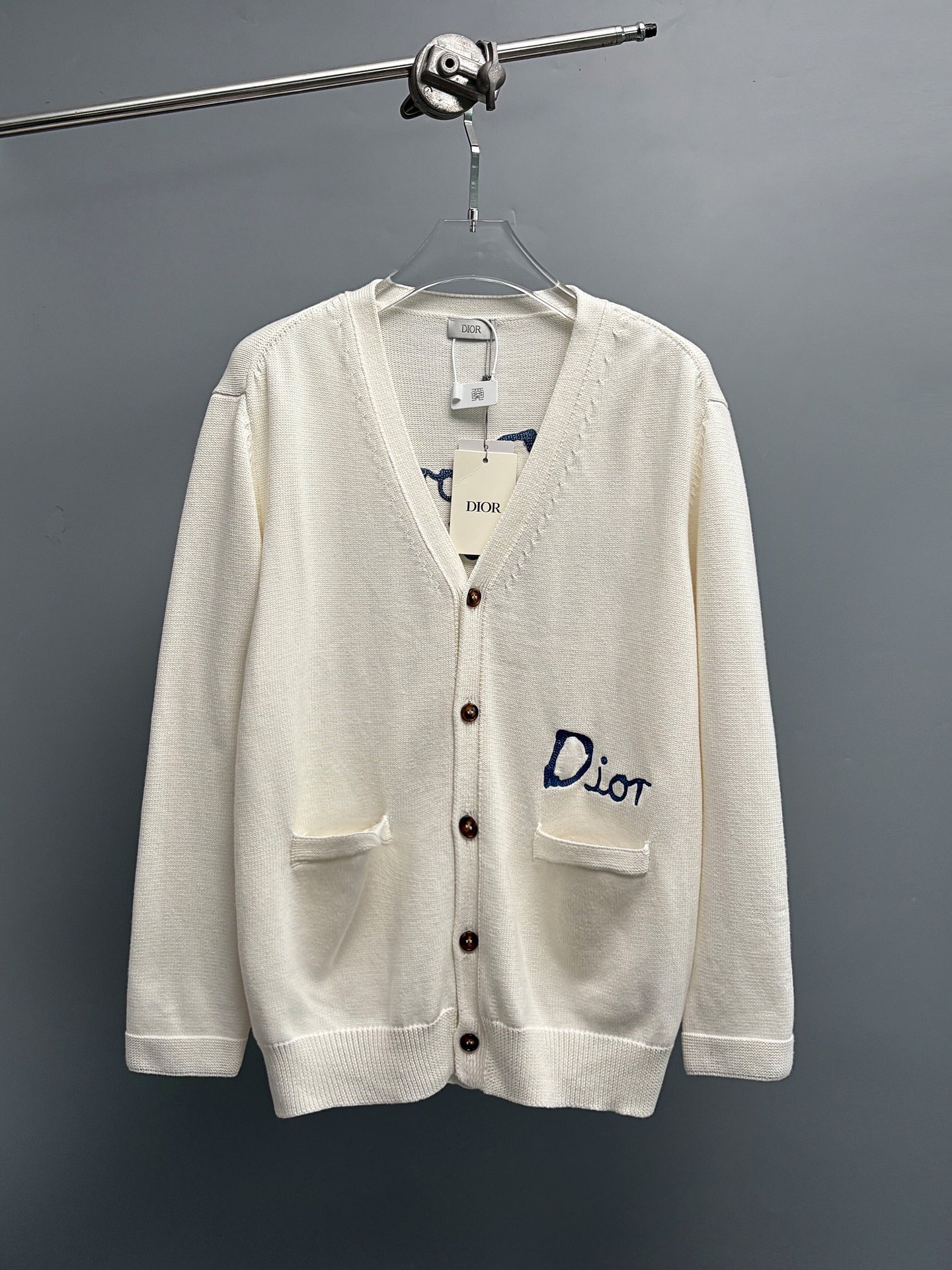 Embroidered knitted long-sleeved sweater