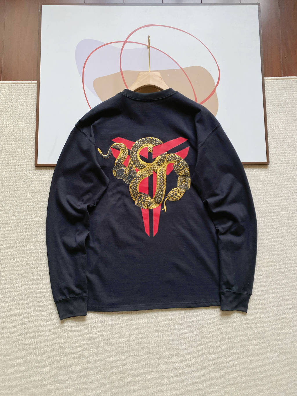 New long-sleeved T-shirt with high-quality golden serpentine pattern