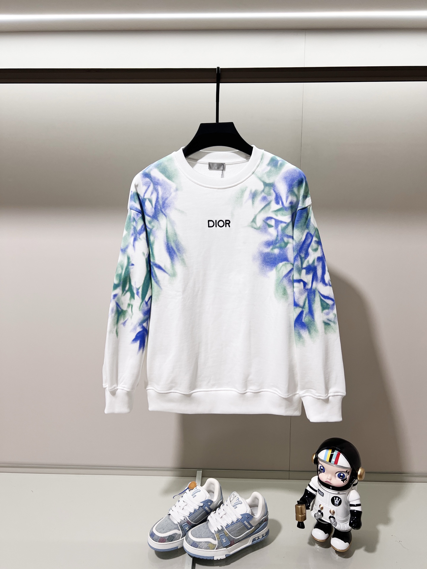 Blue and green color scheme with dazzling printed round-neck sweatshirt