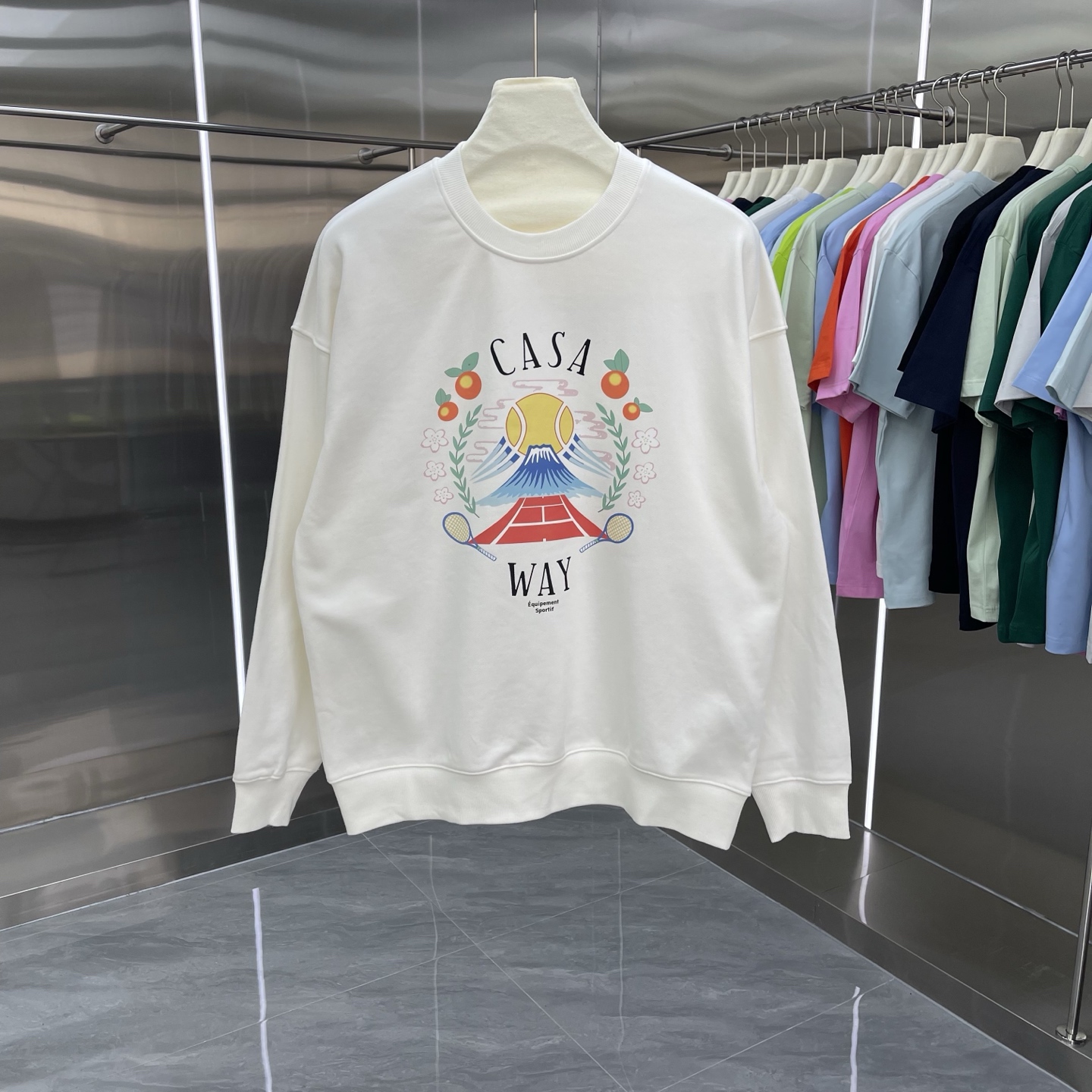 White round-neck handcrafted sweatshirt