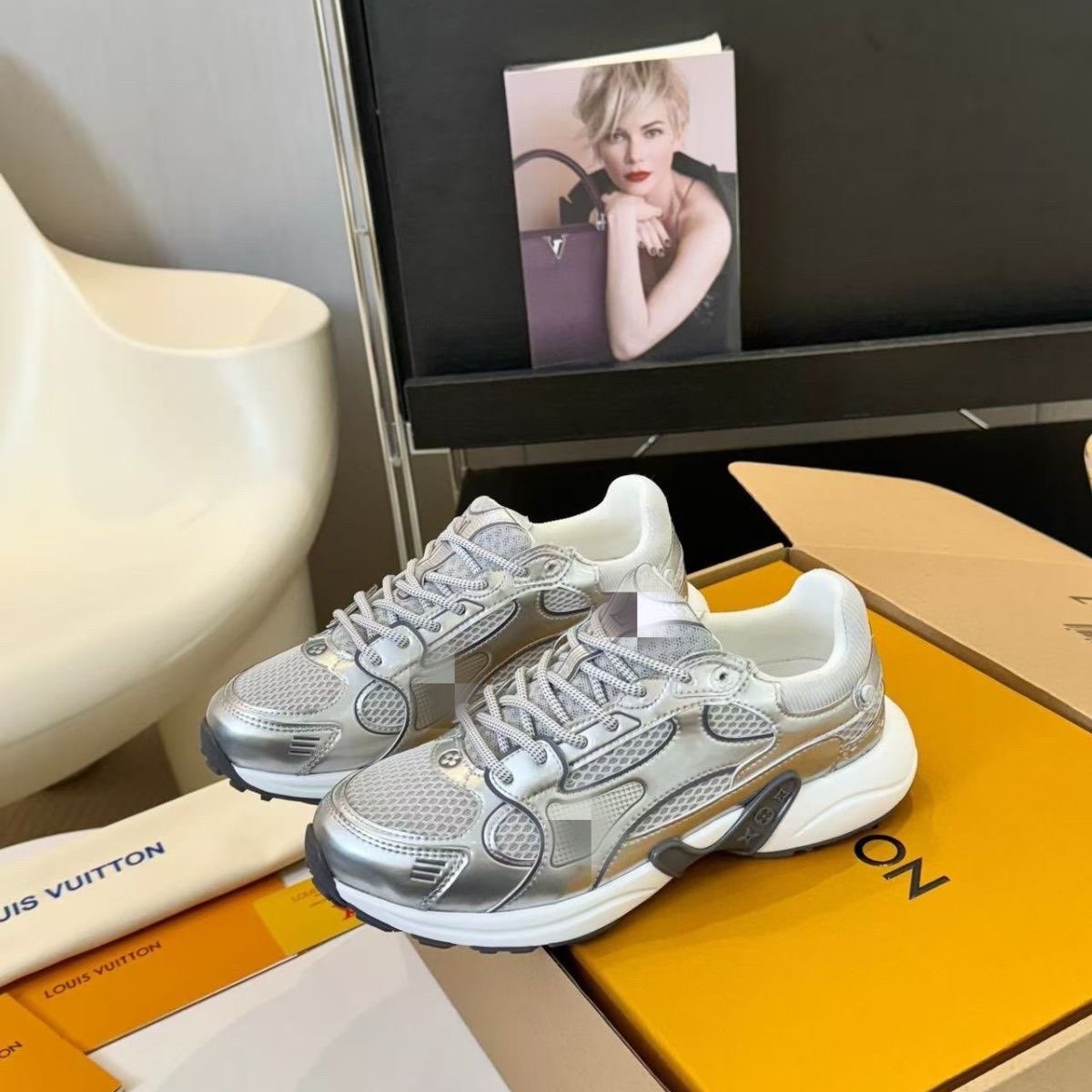 1：1 New released silver color sneaker