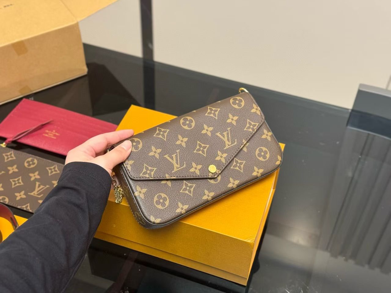 1:1 New arrival classic brown handbag