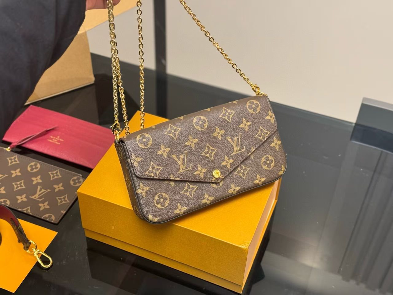 1:1 New arrival classic brown handbag