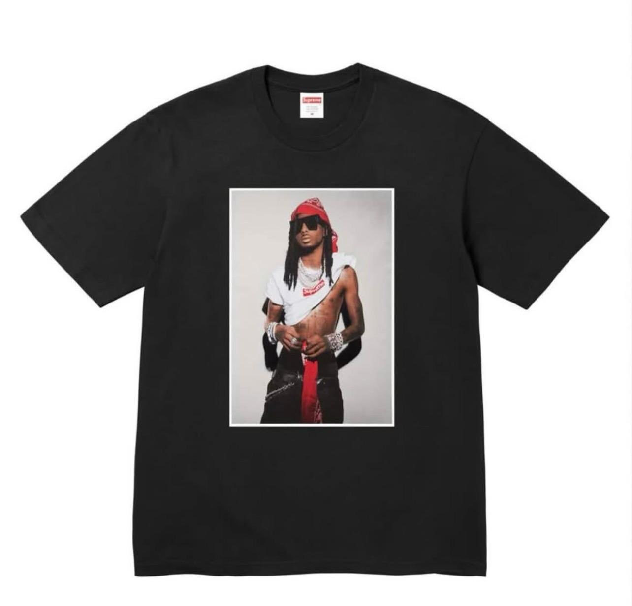 Black simple tshirt