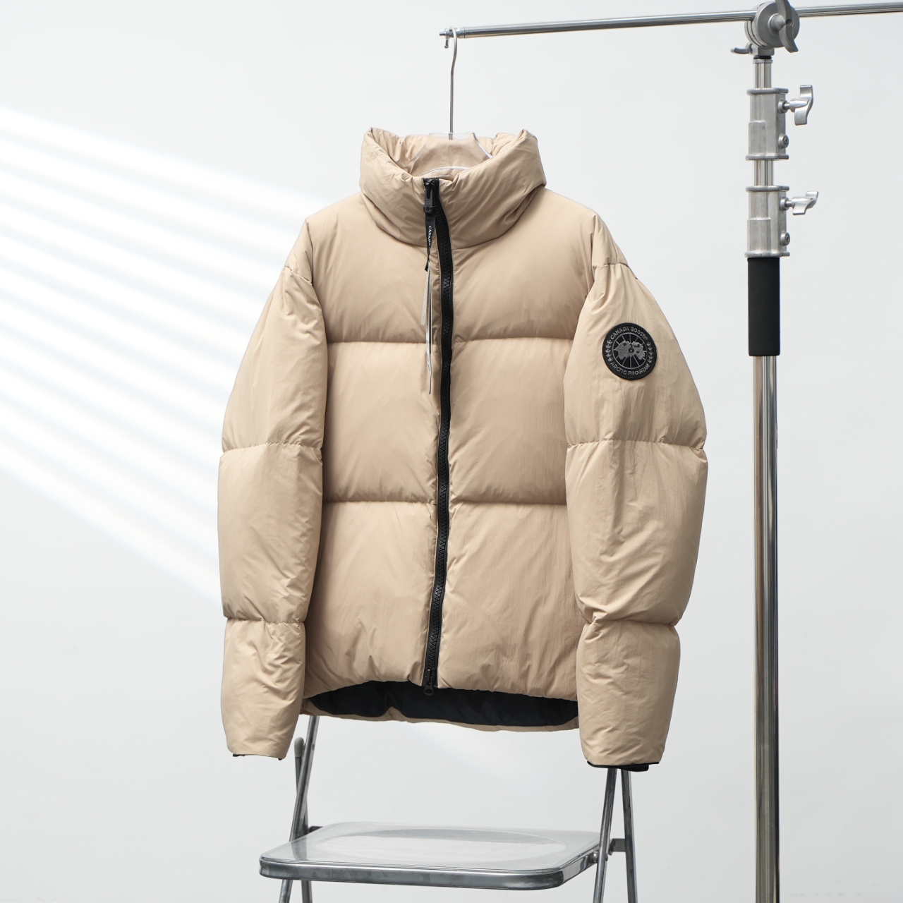 Khaki armband stand-up collar down jacket