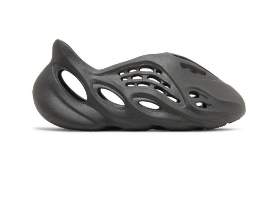 yezzy black hole slide