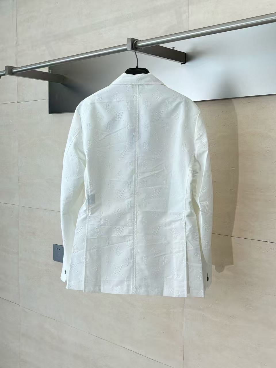1:1 New released white full logo jacket