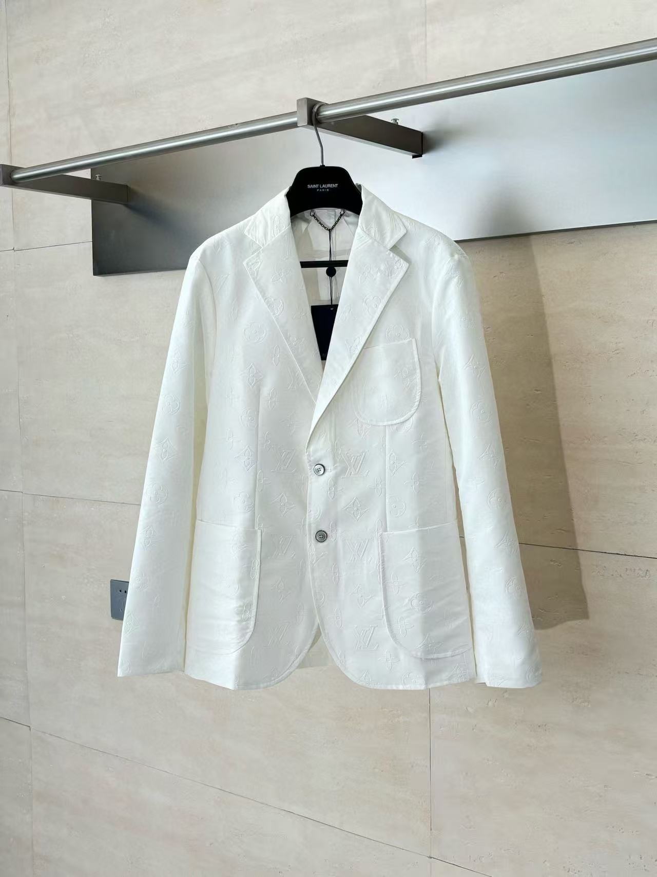 1:1 New released white full logo jacket