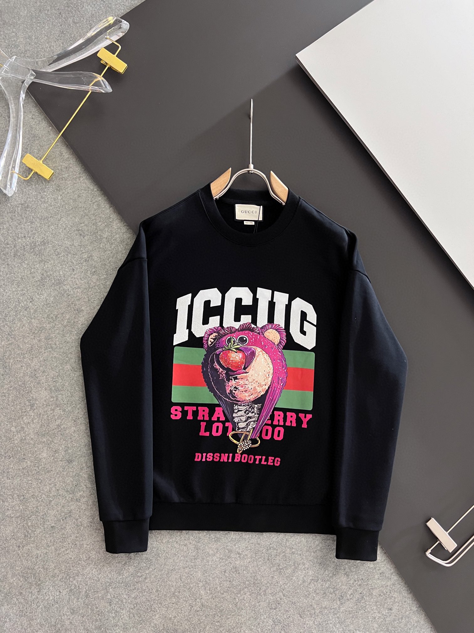 Strawberry Bear pendant printed couple's long-sleeved sweatshirt