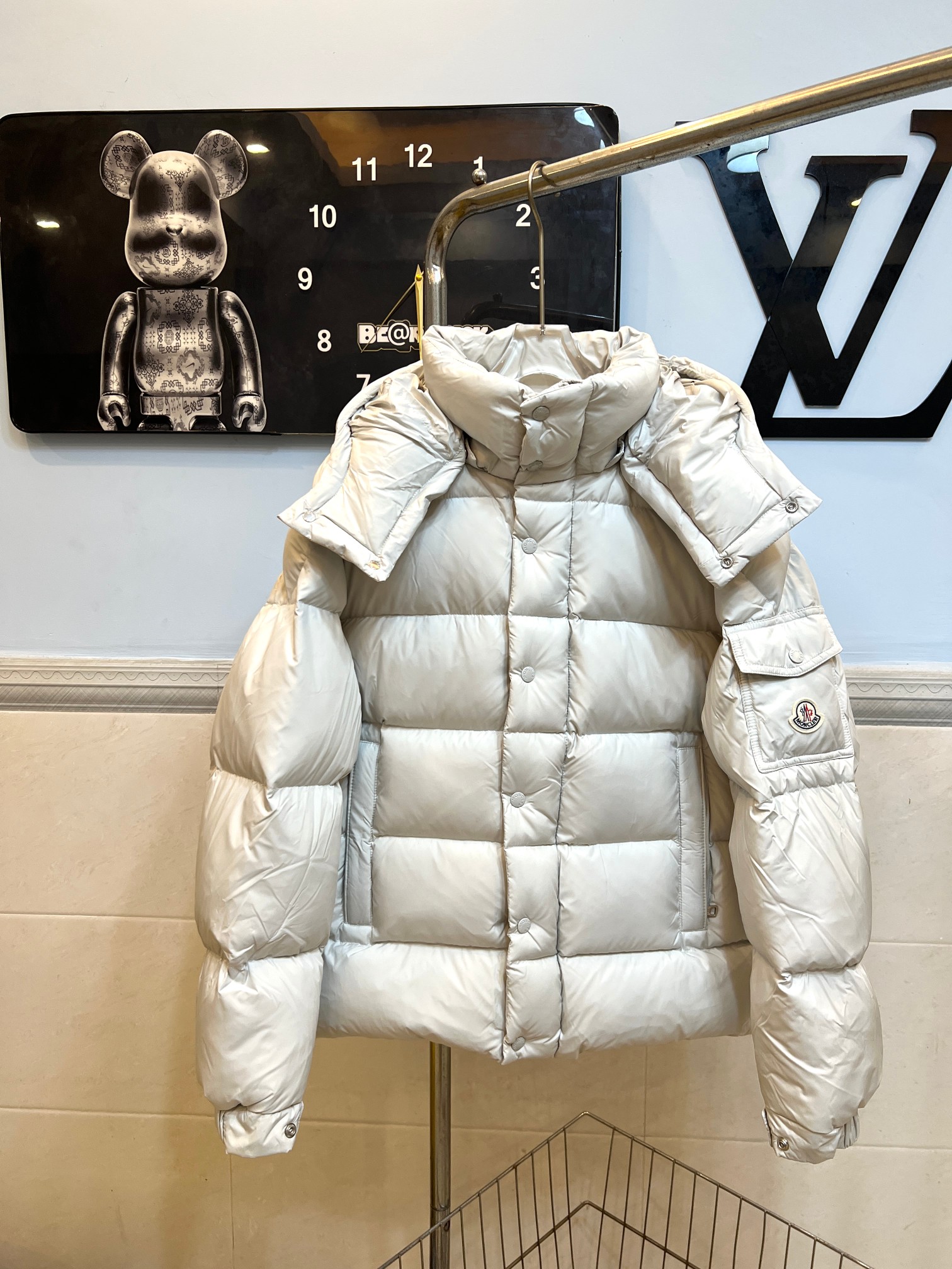 Matte down jackets for both men and women