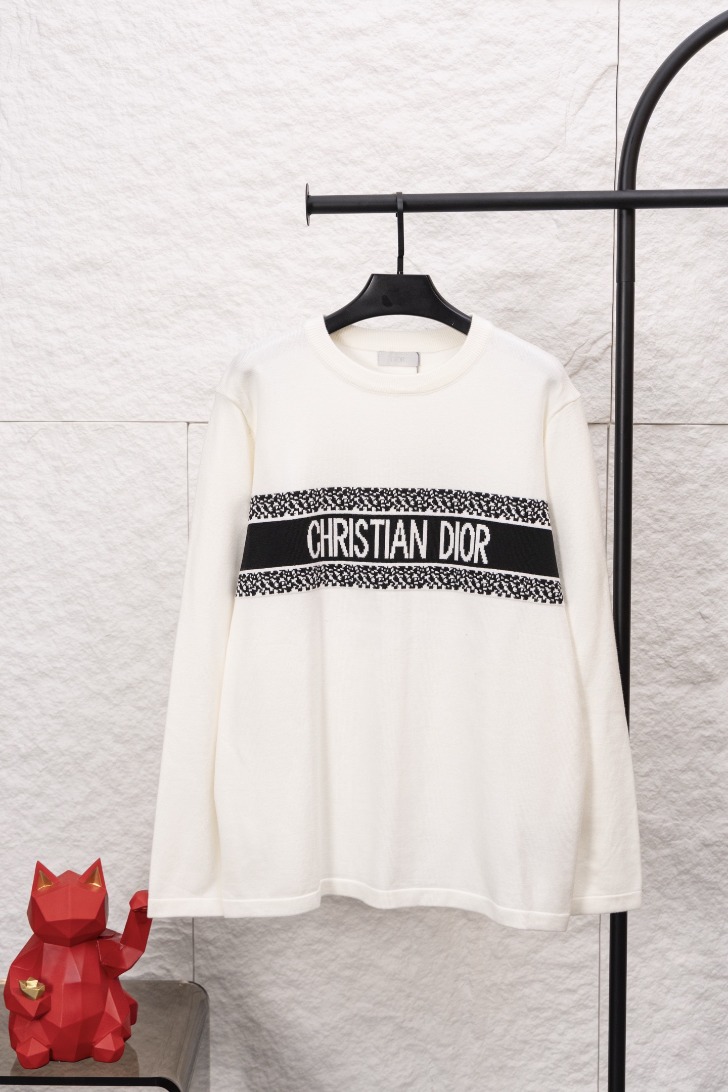 Horizontal line letter knitted sweater