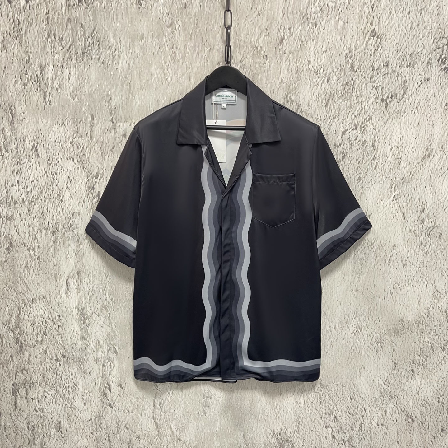 1:1 Hawaiian-style black and heart vacation shirt for couples