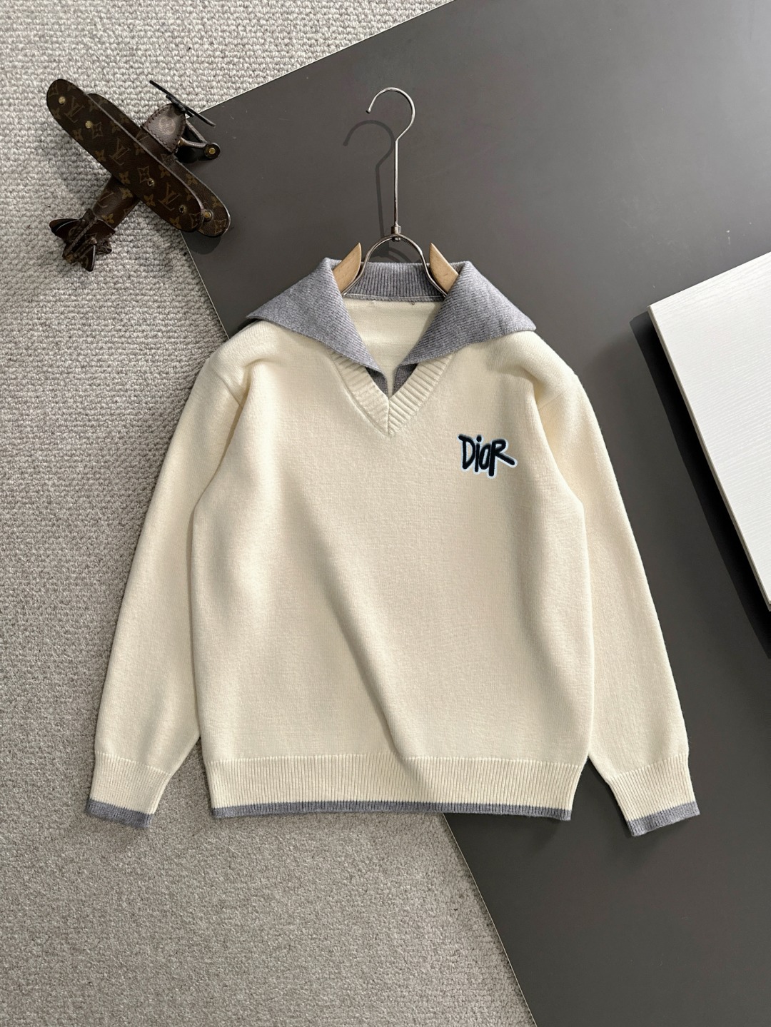 Logo Badge Exquisite Embroidery Logo Sweater