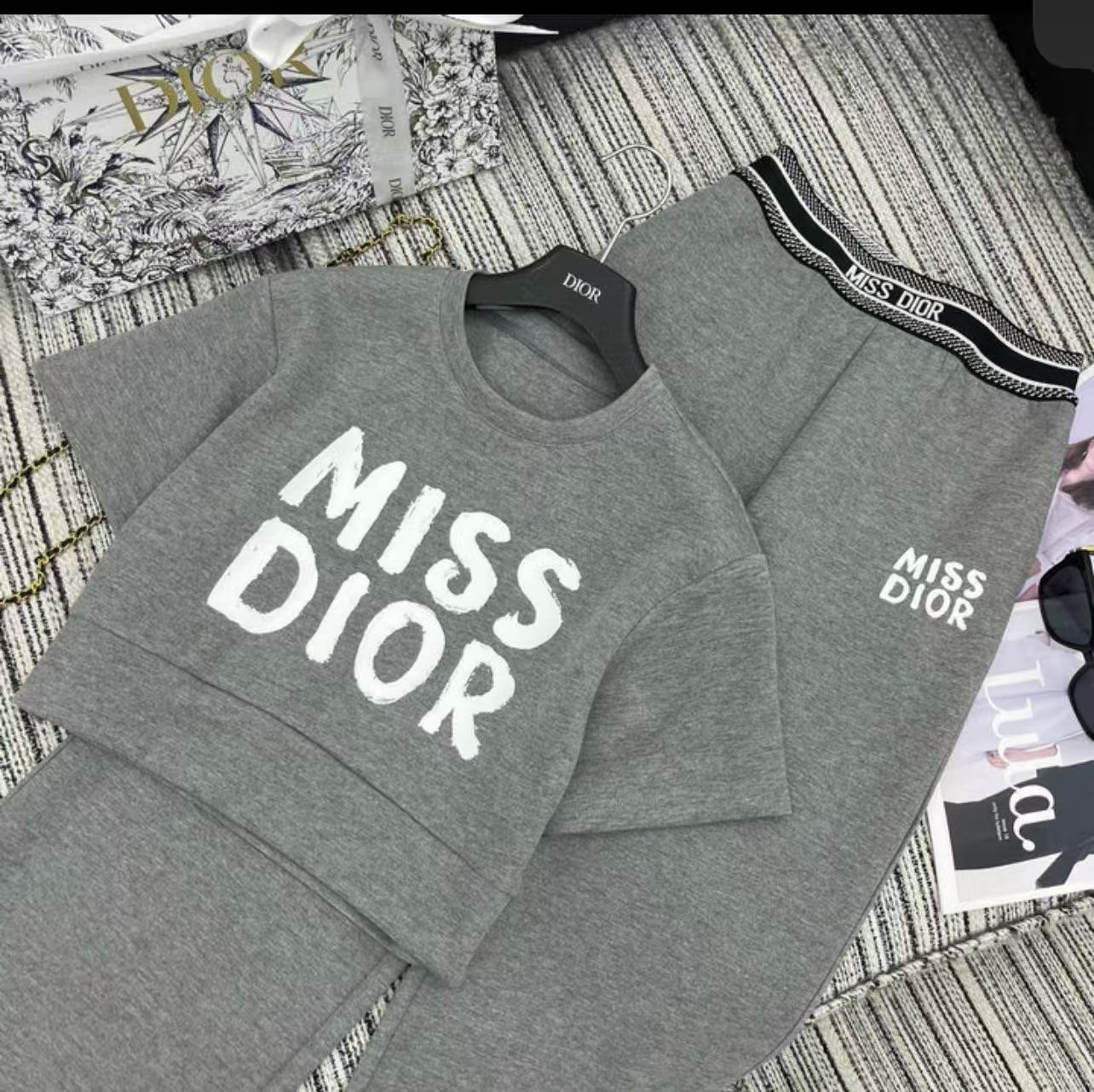 High-quality short-sleeved and long pants suit in black and gray