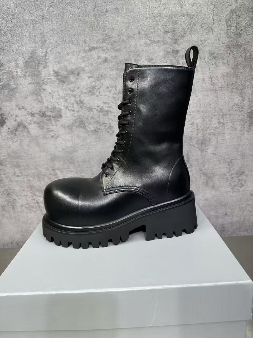 1:1 all black boot
