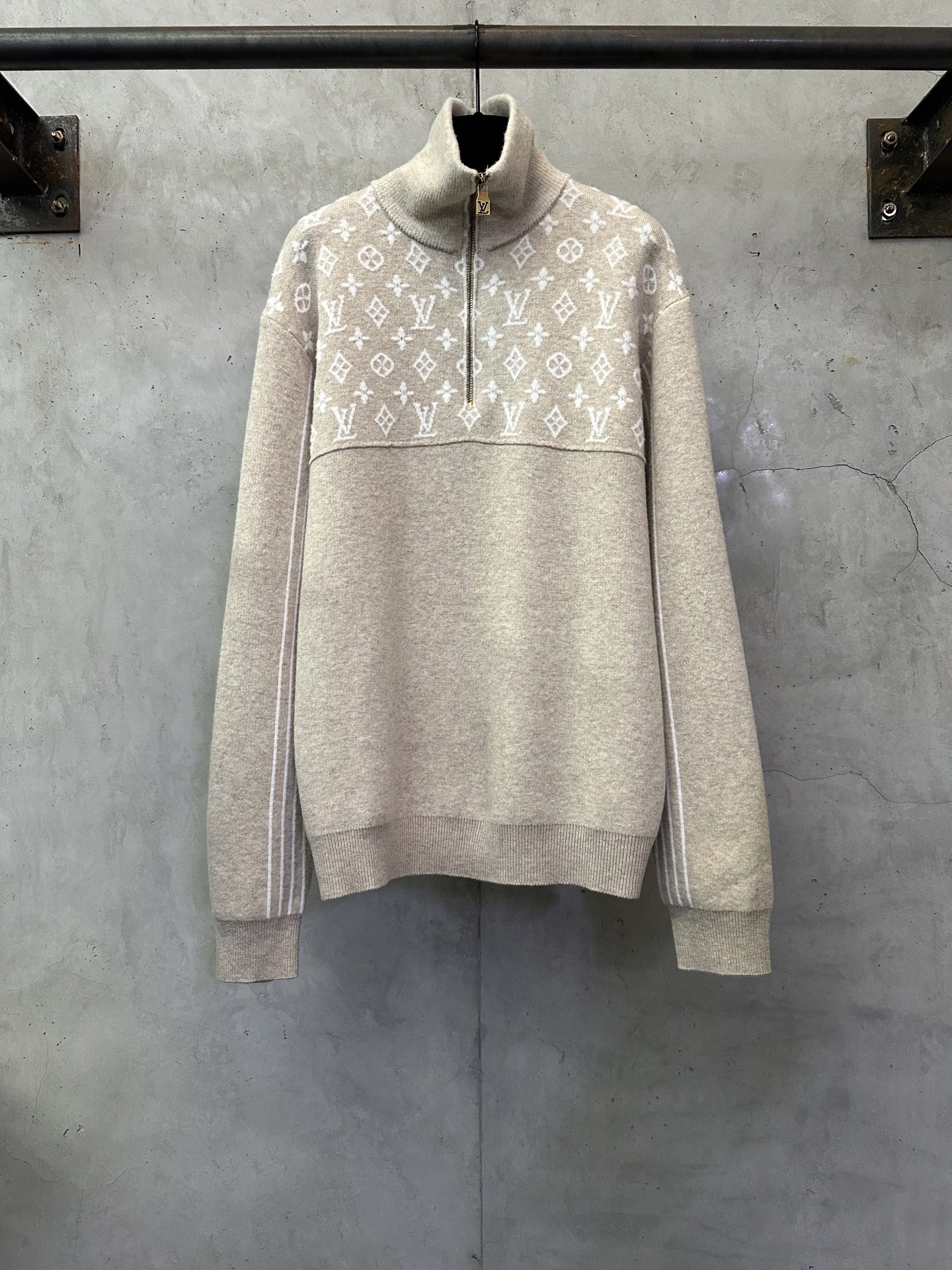 Jacquard logo semi-zipper knitted sweater