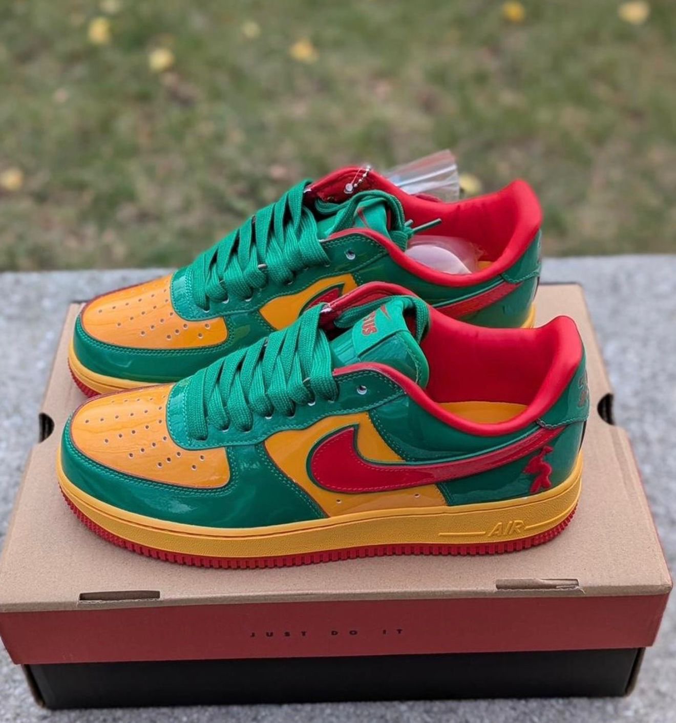 Yellow green color low cut casual sports board shoes