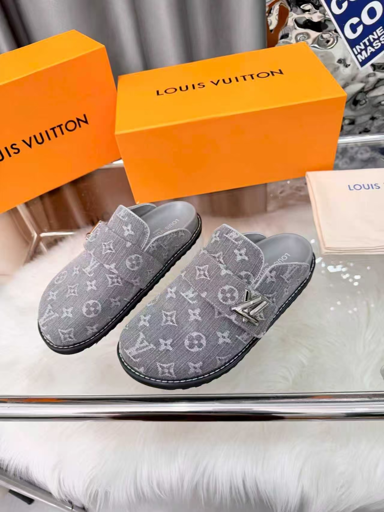 1:1 grey full logo slide