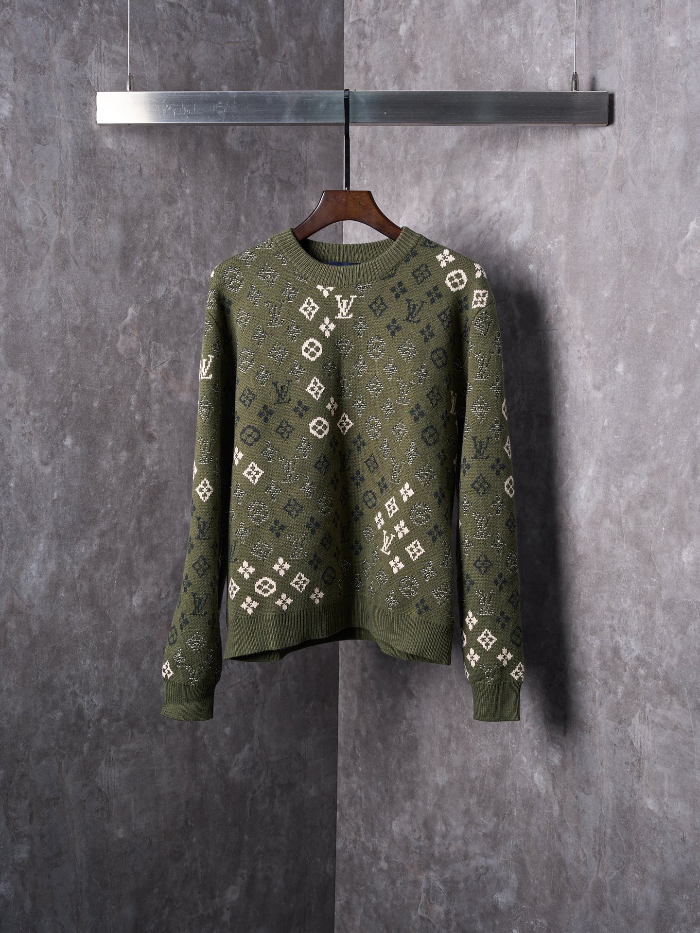 Green jacquard logo knitted long sleeved pullover sweater