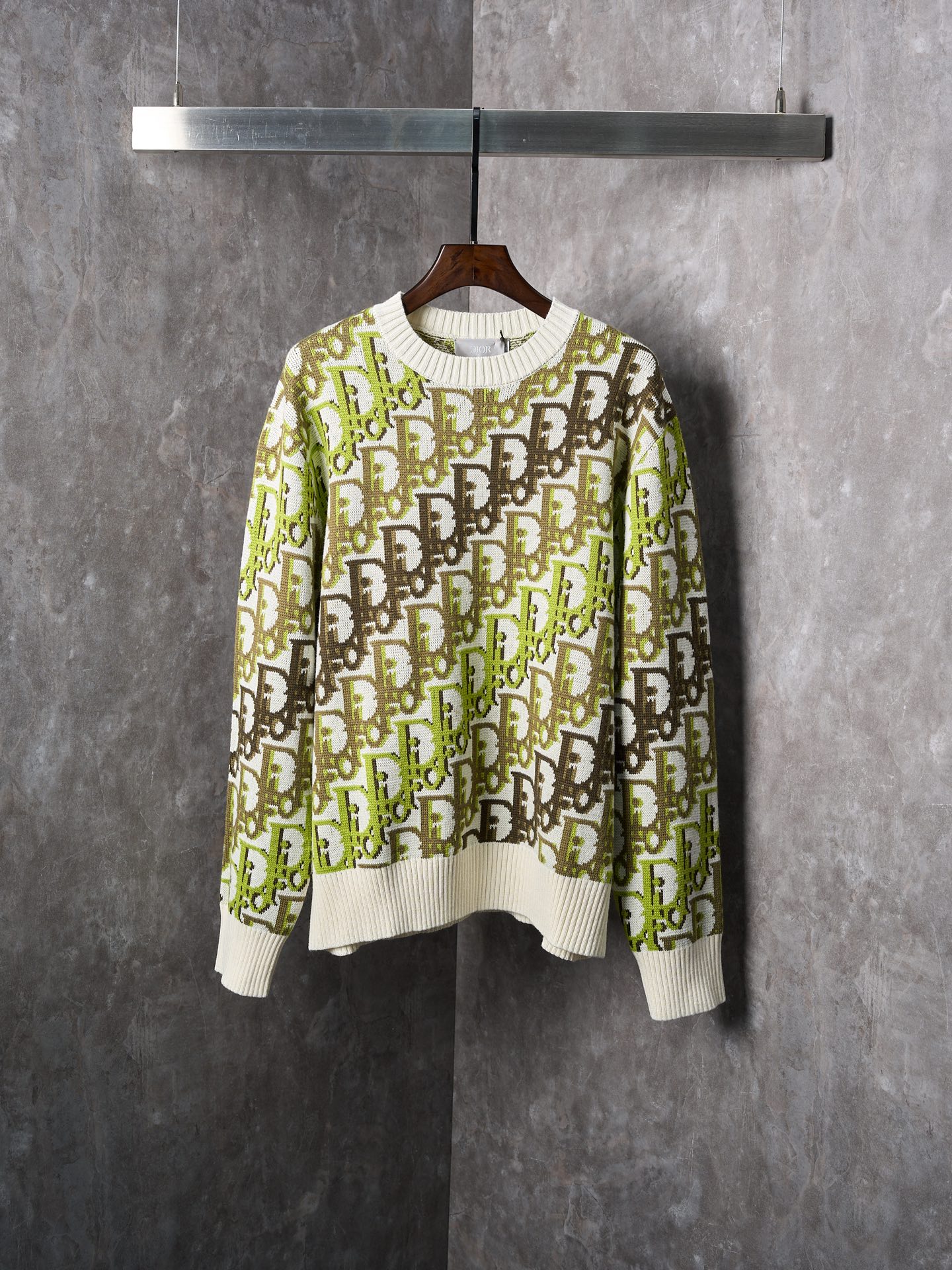 Fluorescent green gradient vintage jacquard round neck sweater